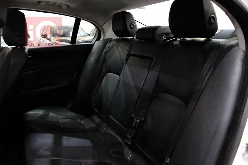 جاگوار XE